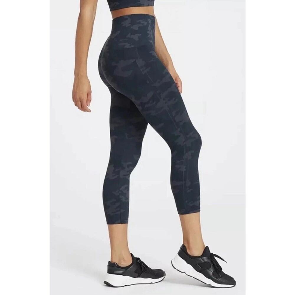 NEW Spanx Leggings Sz Small Black Camo Look At Me Now Seamless FL3515 Slimming